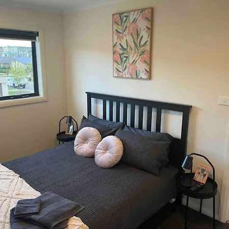 Adorable 1 Bedroom Unit In Coombs Weston Creek Exterior photo
