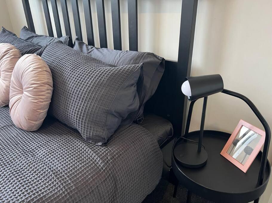 Adorable 1 Bedroom Unit In Coombs Apartment